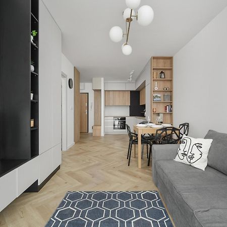 Michalczyka Stylish Apartment With Parking In The City Center Of Wroclaw By Noclegi Renters 외부 사진